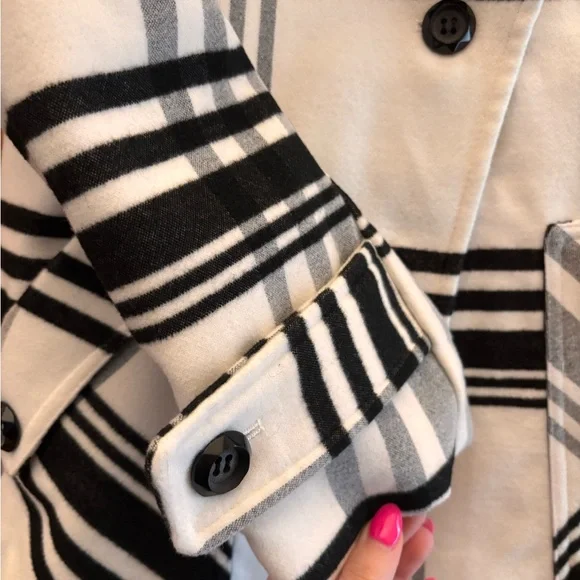 By & By Women's Juniors Monochrome Plaid Trench Coat - Picture 6 of 6